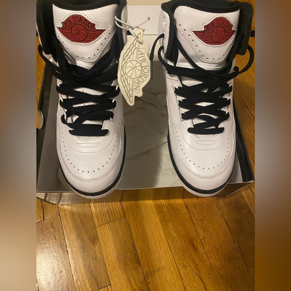 EUC Air Jordan “Chicago” Retro 2 - Mens Sz. 8